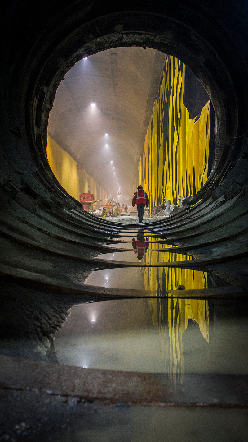 Illustration for article titled A Colossal Yellow Cave Taking Shape Beneath Manhattan